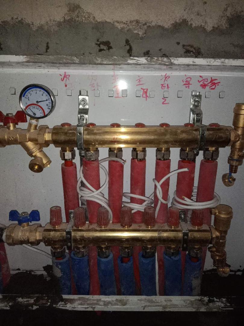 成都城南CBD高端住区保利心语四期二手房地暖系统交付