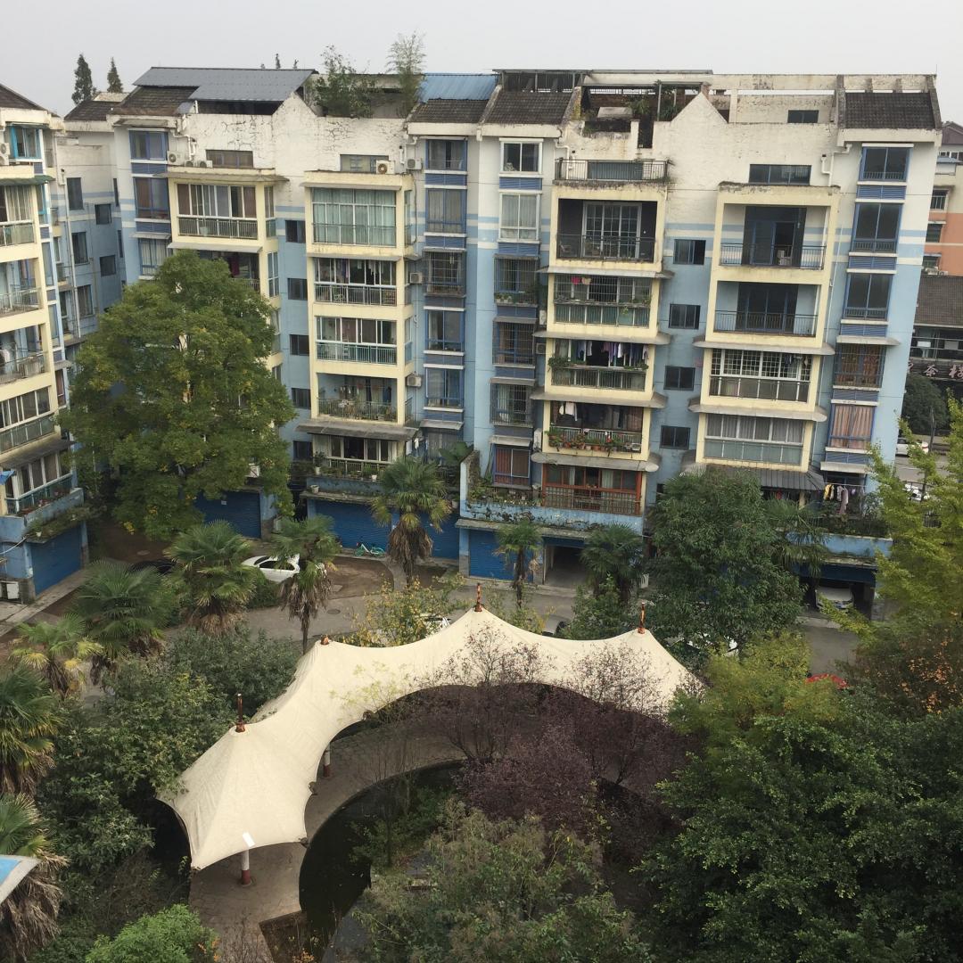 天逸花园复式跃层明装暖气片
